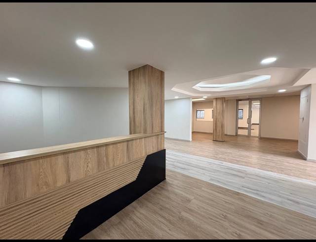3,949M² OFFICE TO LET IN VORNA VALLEY